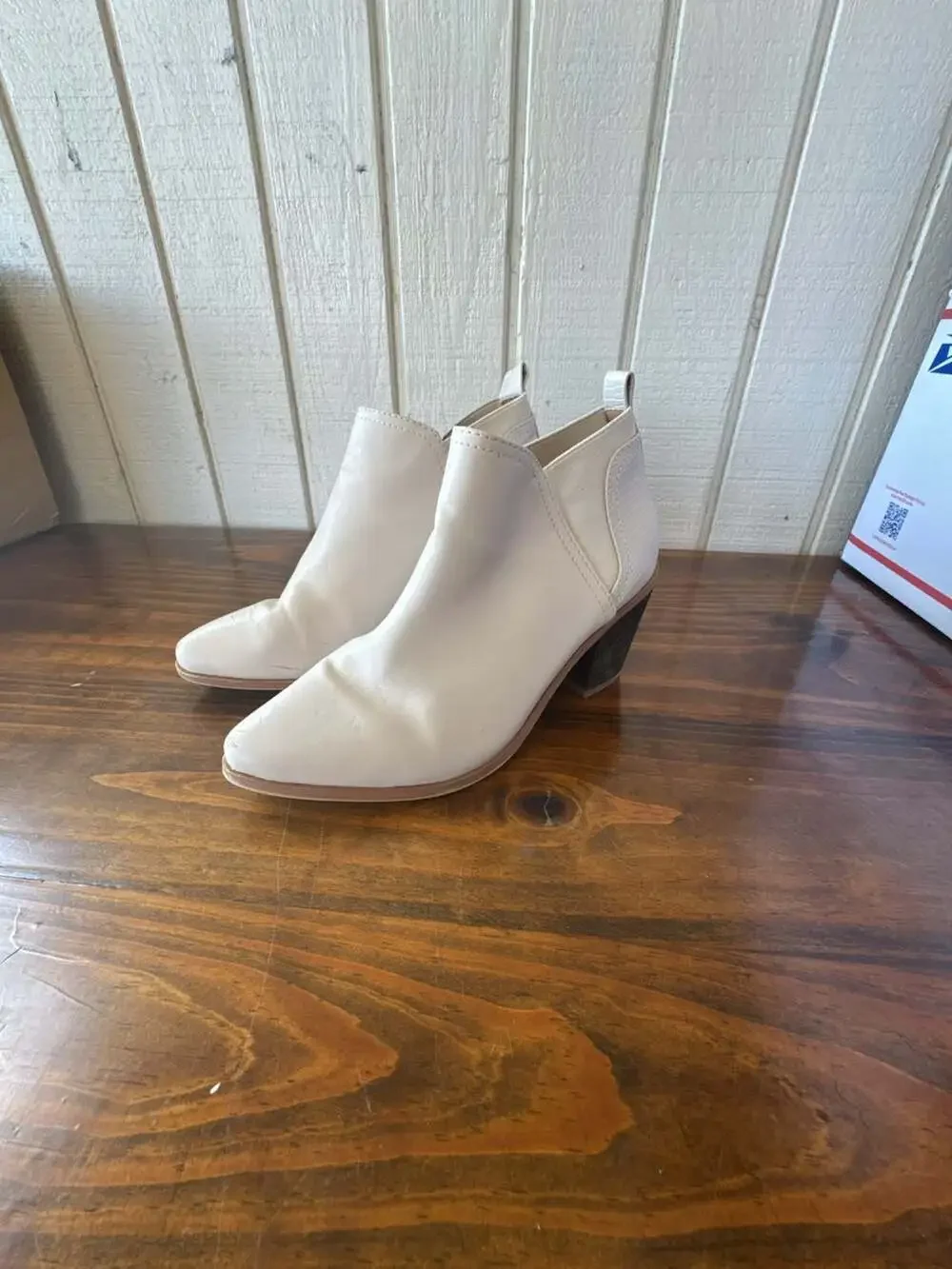 DV Dolce Vita Frilli Women's White Pointed Toe Stacked Heel Ankle Booties